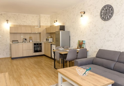 Bright 1-bedroom Flat with Balcony in Golden Sands 1 Flat Manager Booking