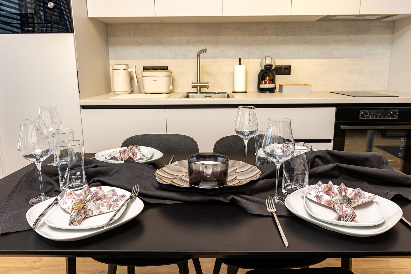 Modern 1BDR Apartment in a New Building 5 Flat Manager Booking