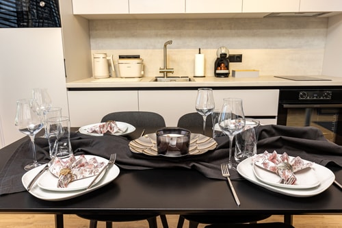 Modern 1BDR Apartment in a New Building 5 Flat Manager Booking
