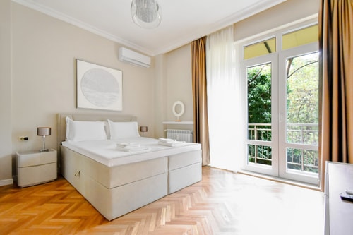 Designer 2BD Apt next to Eagle's Bridge 34 Flat Manager Booking