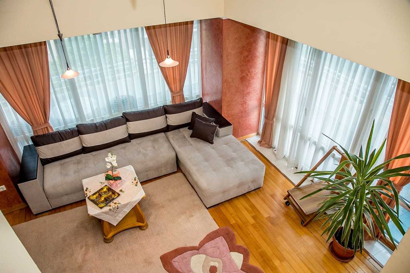 Spacious & Sunny Maisonette w/ Terrace near Centre 3 Flat Manager Booking