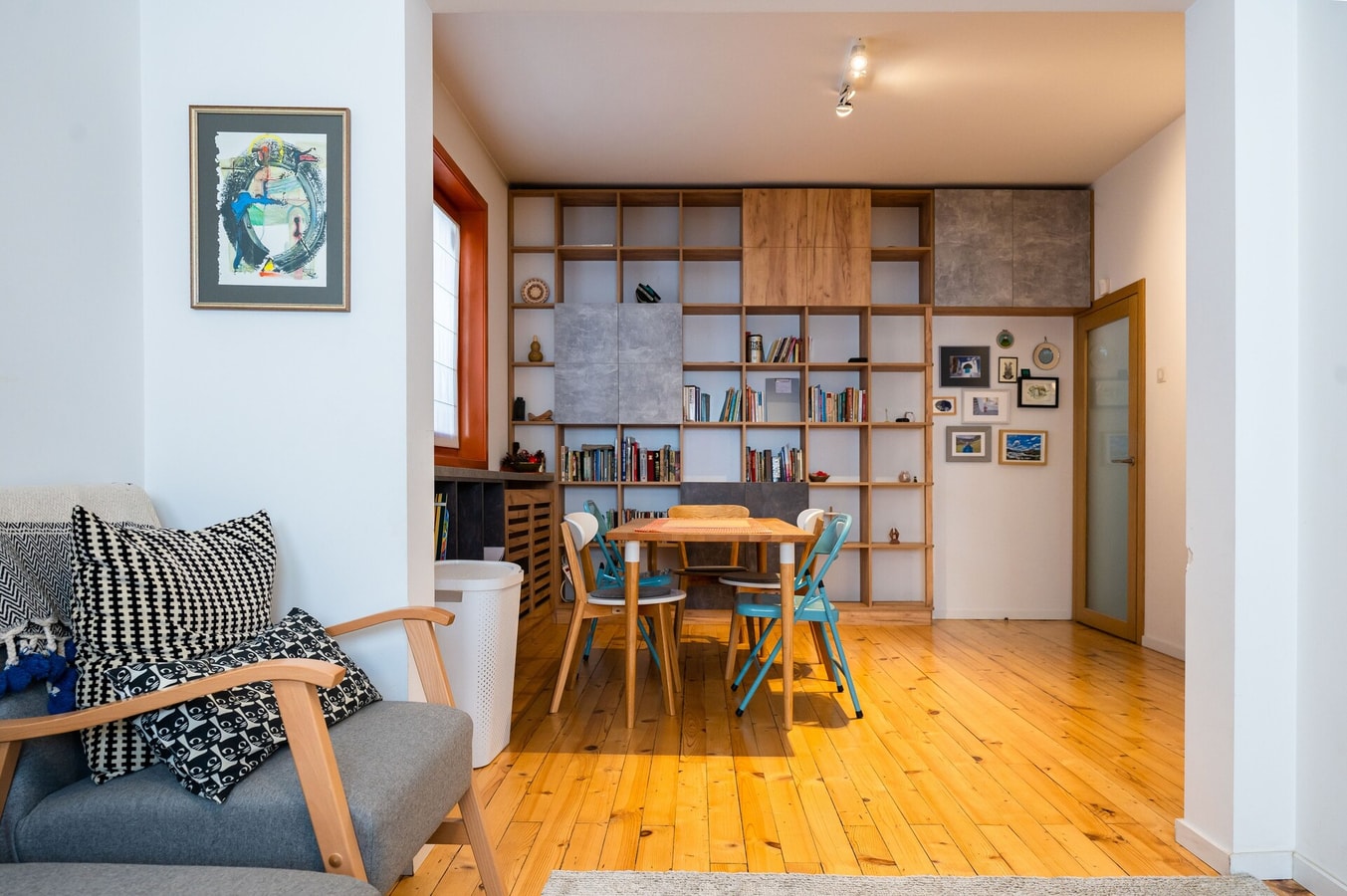 Colorful Getaway right next to NDK 1 Flat Manager Booking
