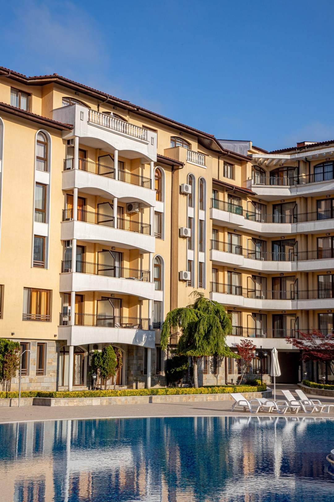 Sunny apartment in a complex with a POOL and GYM 19 Flat Manager Booking