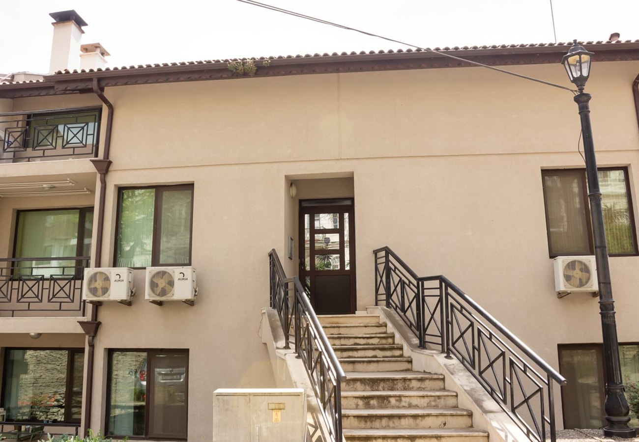 Cozy 1BD Apartment with a Spacious Terrace 35 Flat Manager Booking