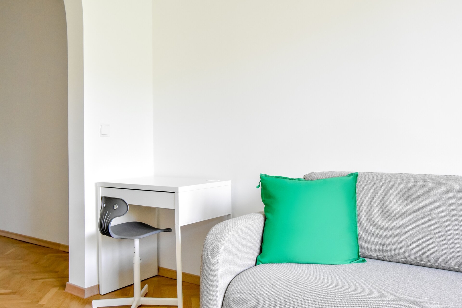 Scandinavian Charm - Central 1BD with Desk 6 Flat Manager Booking
