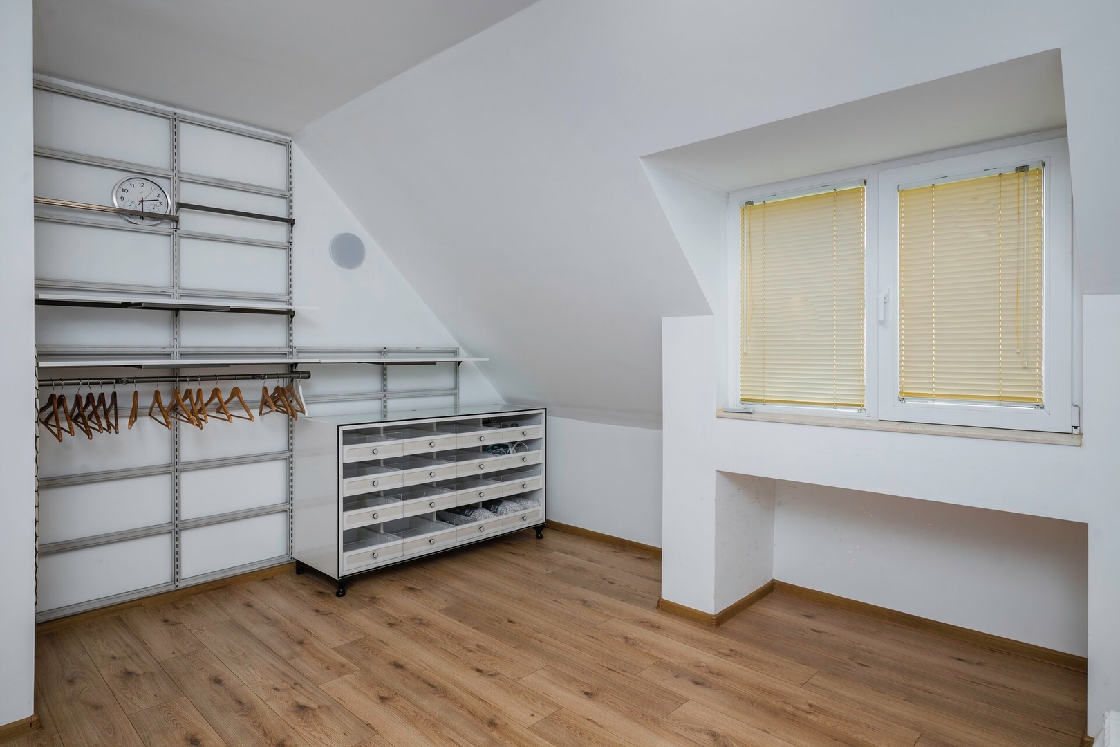 Charming & Cozy 2BD Apartment with Natural Light 20 Flat Manager Booking