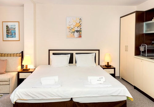 Sunny Studio in Hotel Berlin, Steps from the Beach 5 Flat Manager Booking
