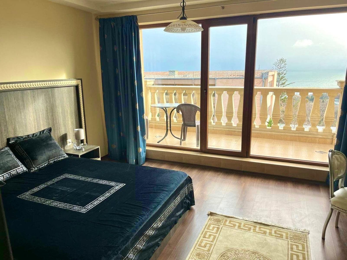 Elegant Apartment with Balcony in Argisht Palace 5 Flat Manager Booking