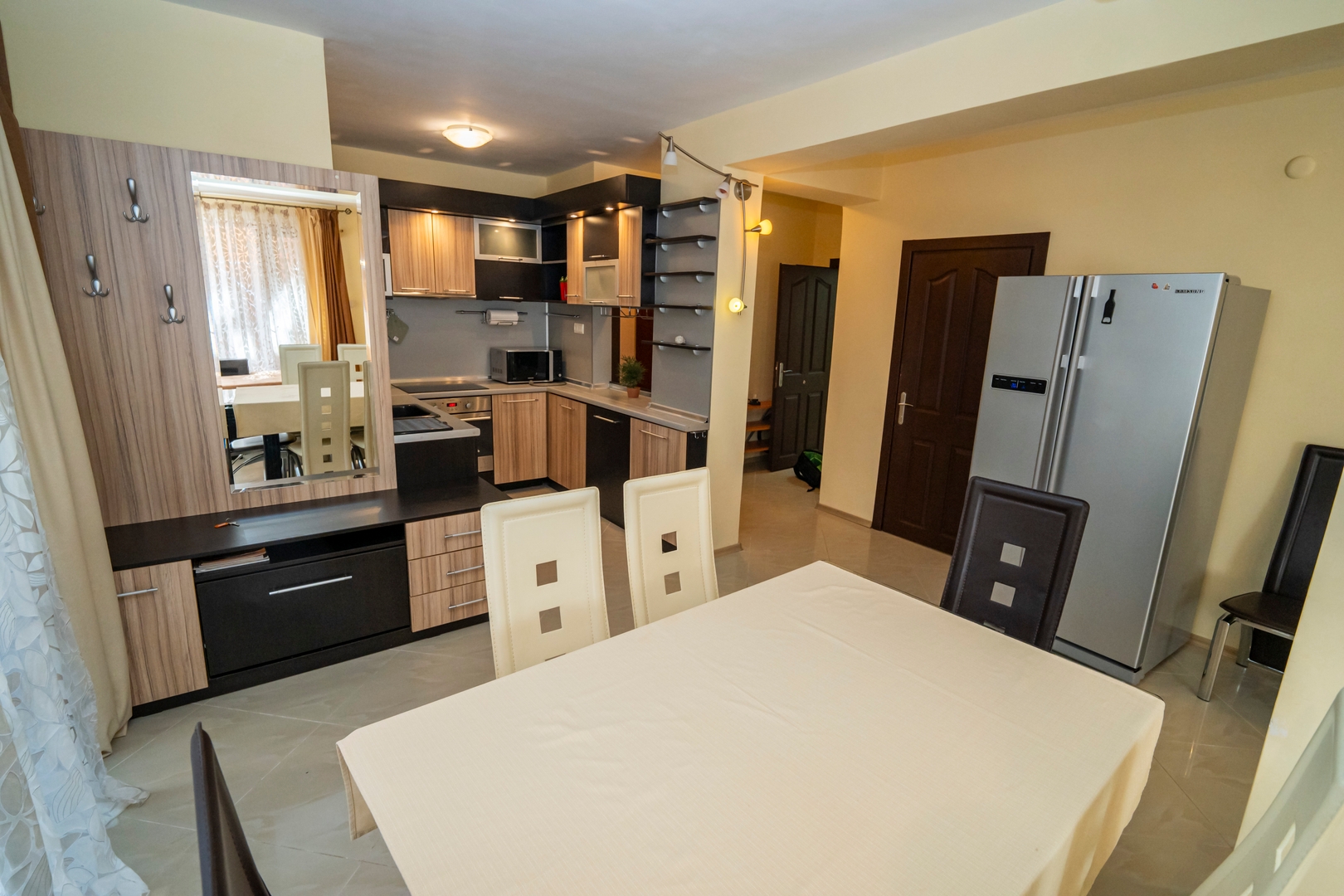 The Family Courtyard - LARGE 2BD Apartment 10 Flat Manager Booking