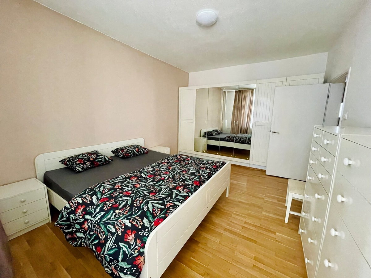 Spacious 2-BRD Flat by the Mall 16 Flat Manager Booking