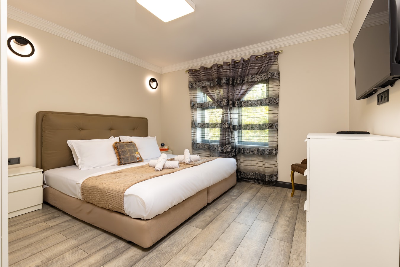 Central Apartments with Garden view - Apt No. 5 1 Flat Manager Booking