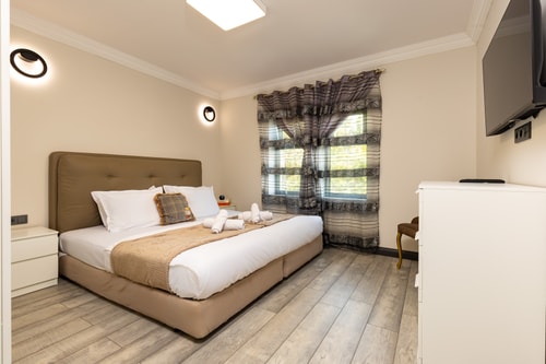 Central Apartments with Garden view - Apt No. 5 1 Flat Manager Booking
