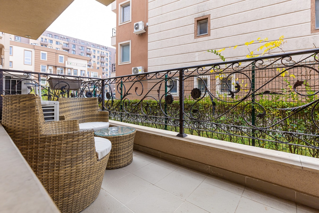 Bright & Cozy 1BD Flat with a Terrace and Parking 9 Flat Manager Booking
