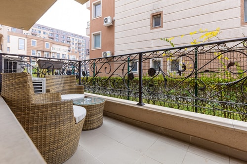 Bright & Cozy 1BD Flat with a Terrace and Parking 9 Flat Manager Booking