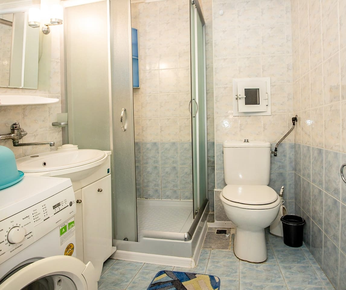 Spacious & Sunny Maisonette w/ Terrace near Centre 29 Flat Manager Booking