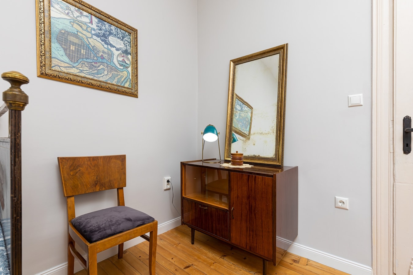 The Old Town Vintage 2-Bedroom Jewel 19 Flat Manager Booking