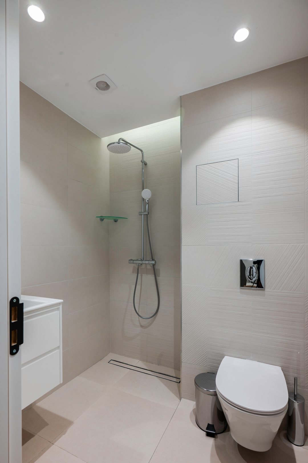 Aviva Living Studio 4 Flat Manager Booking