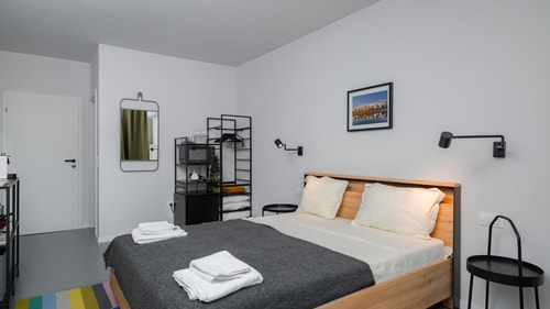 Aviva City Stay – Yellow Vibe Studio 5 Flat Manager Booking