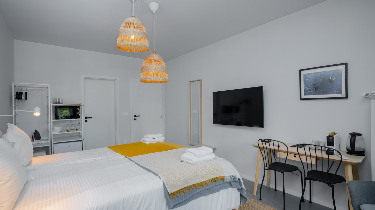 Aviva City Stay – 3 Private Studios Downtown 6 Flat Manager Booking