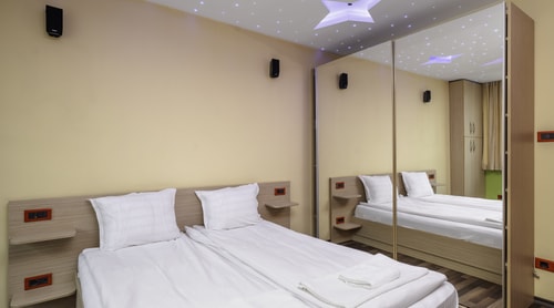Valeri Pirotska 1BD · Central 1BD Apartment Next to Women's Market 13 Flat Manager Booking