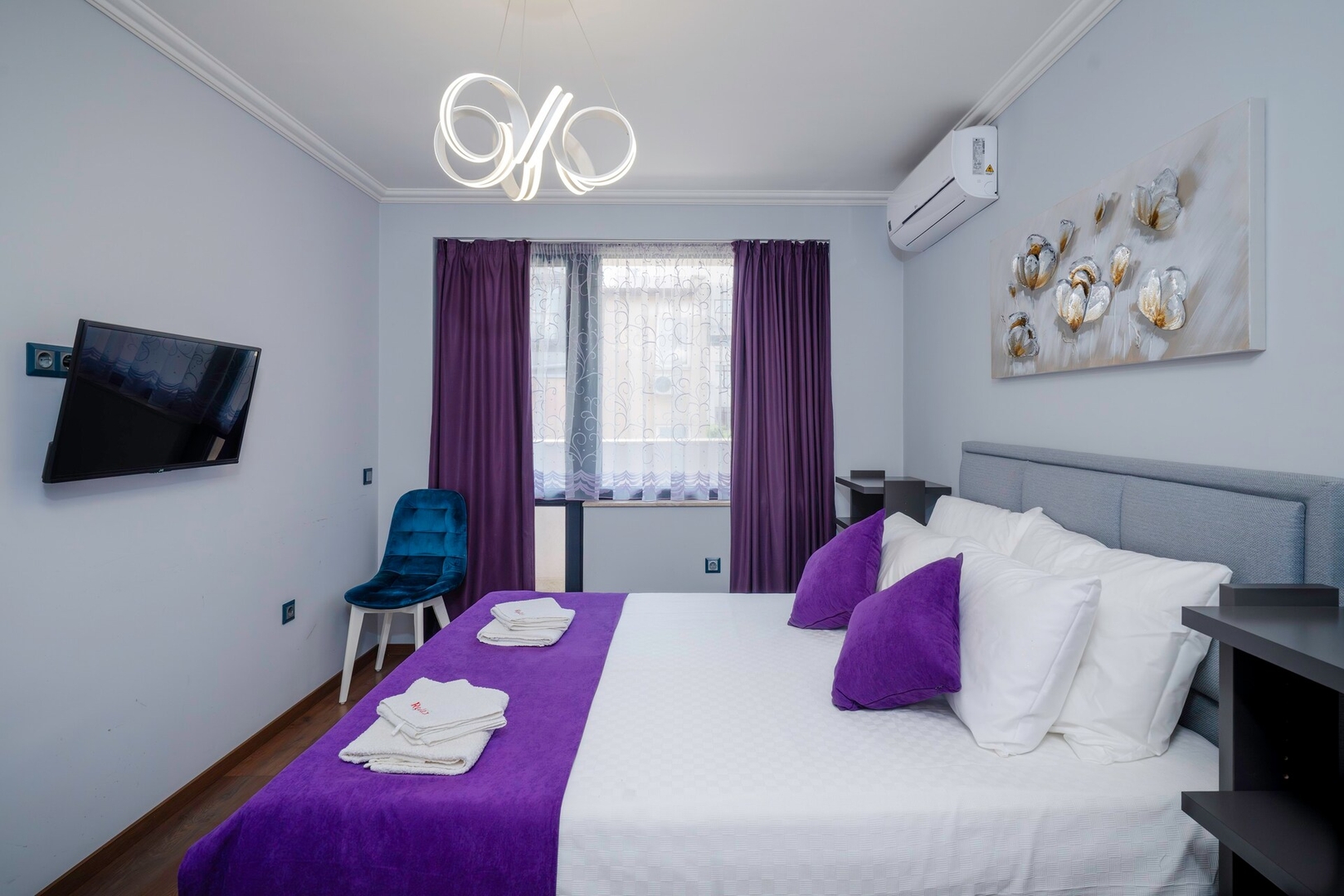 Feel at Home: Central 2BD Flat with Parking 8 Flat Manager Booking