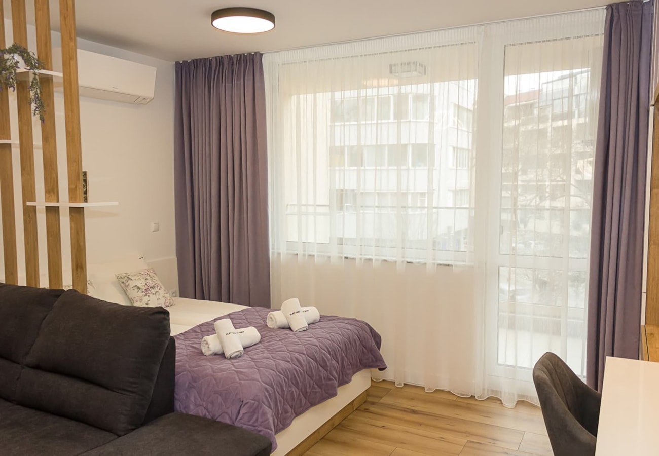 Modern Seaside Retreat 1BD Apartments 10 Flat Manager Booking