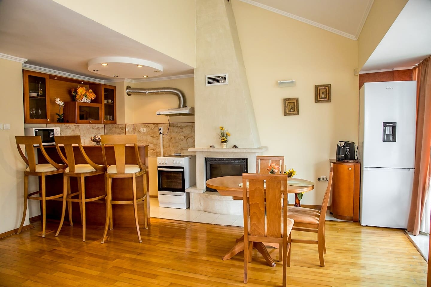 Spacious & Sunny Maisonette w/ Terrace near Centre 15 Flat Manager Booking