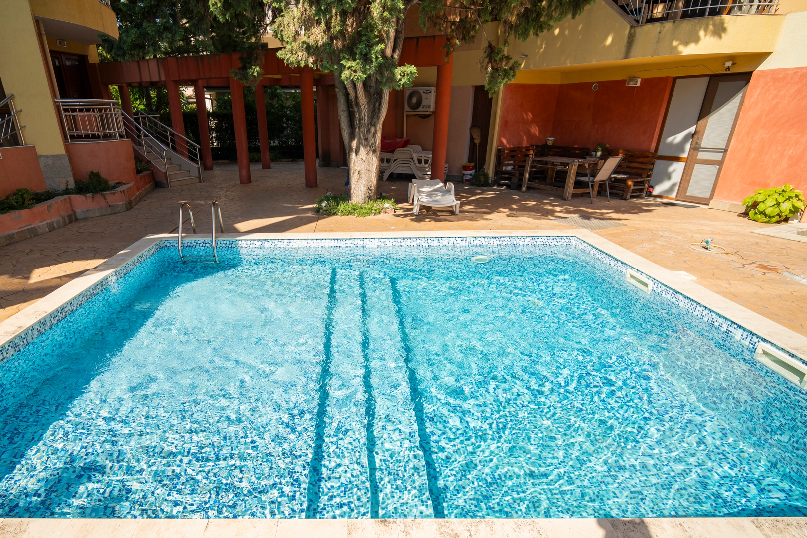 The Family Courtyard - LARGE 2BD Apartment 31 Flat Manager Booking