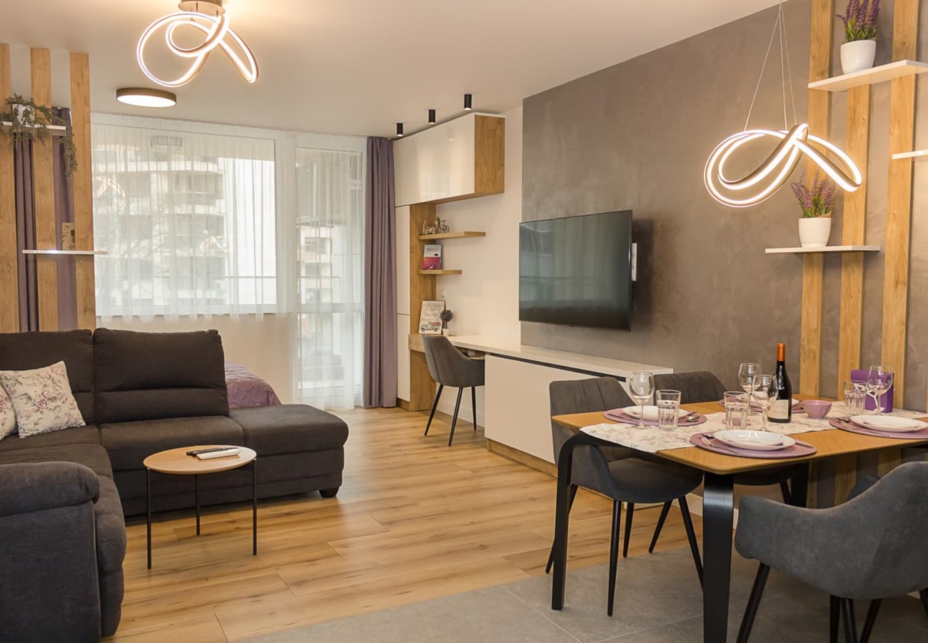 Modern Seaside Retreat 1BD Apartments Flat Manager Booking