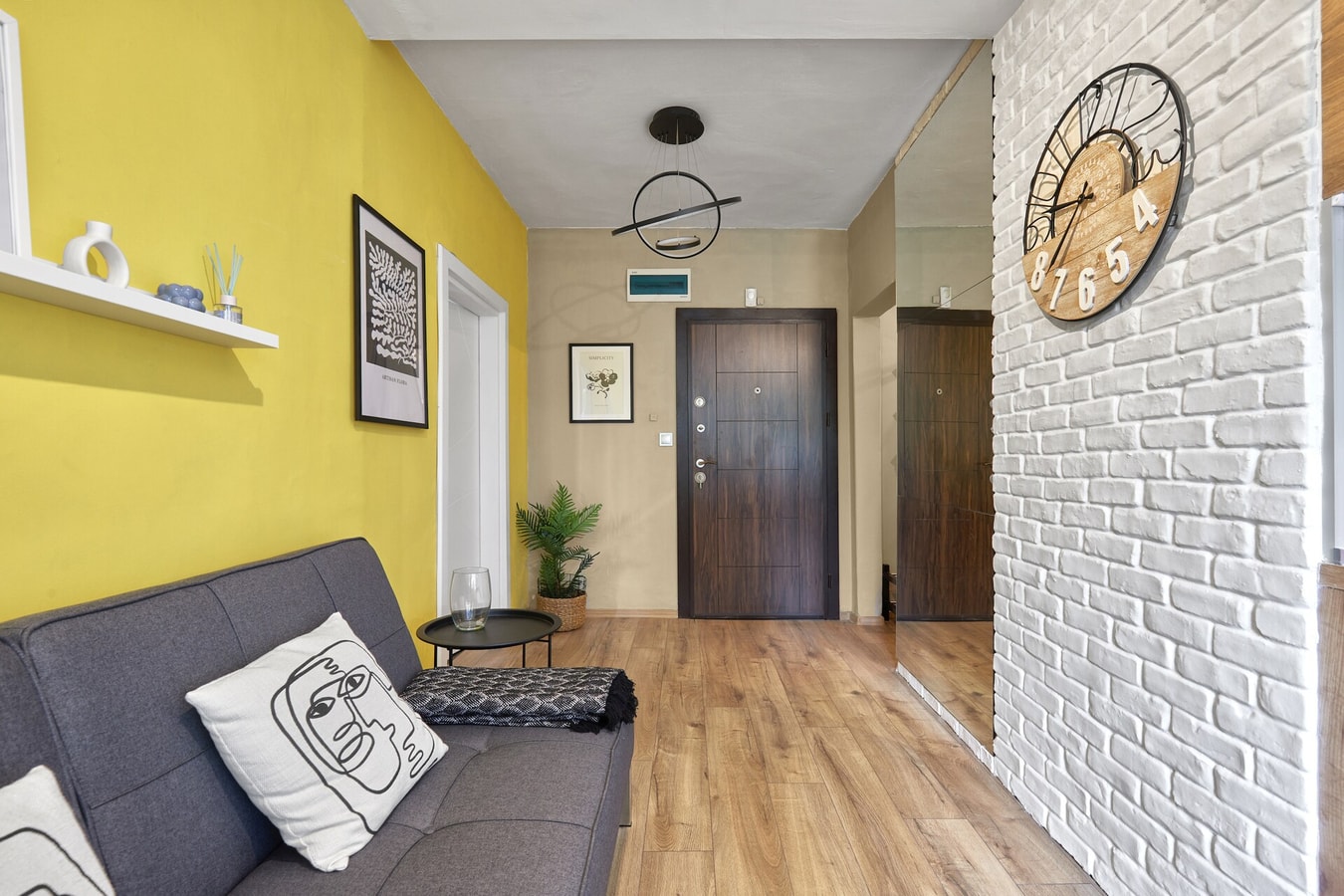 LAZUR ~ 2BD Flat next to the Sea Garden Flat Manager Booking