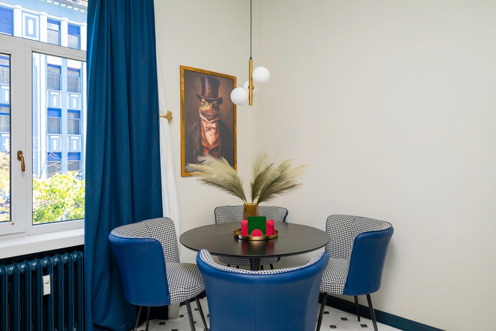 *Royal Retreat* - Your central designer spot 9 Flat Manager Booking