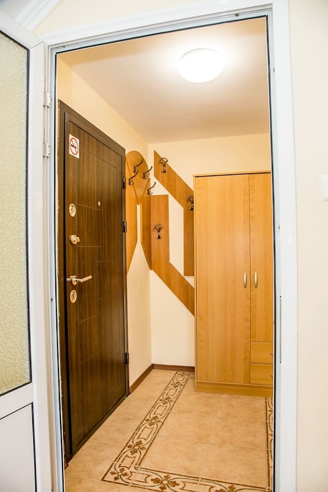 Spacious & Sunny Maisonette w/ Terrace near Centre 13 Flat Manager Booking