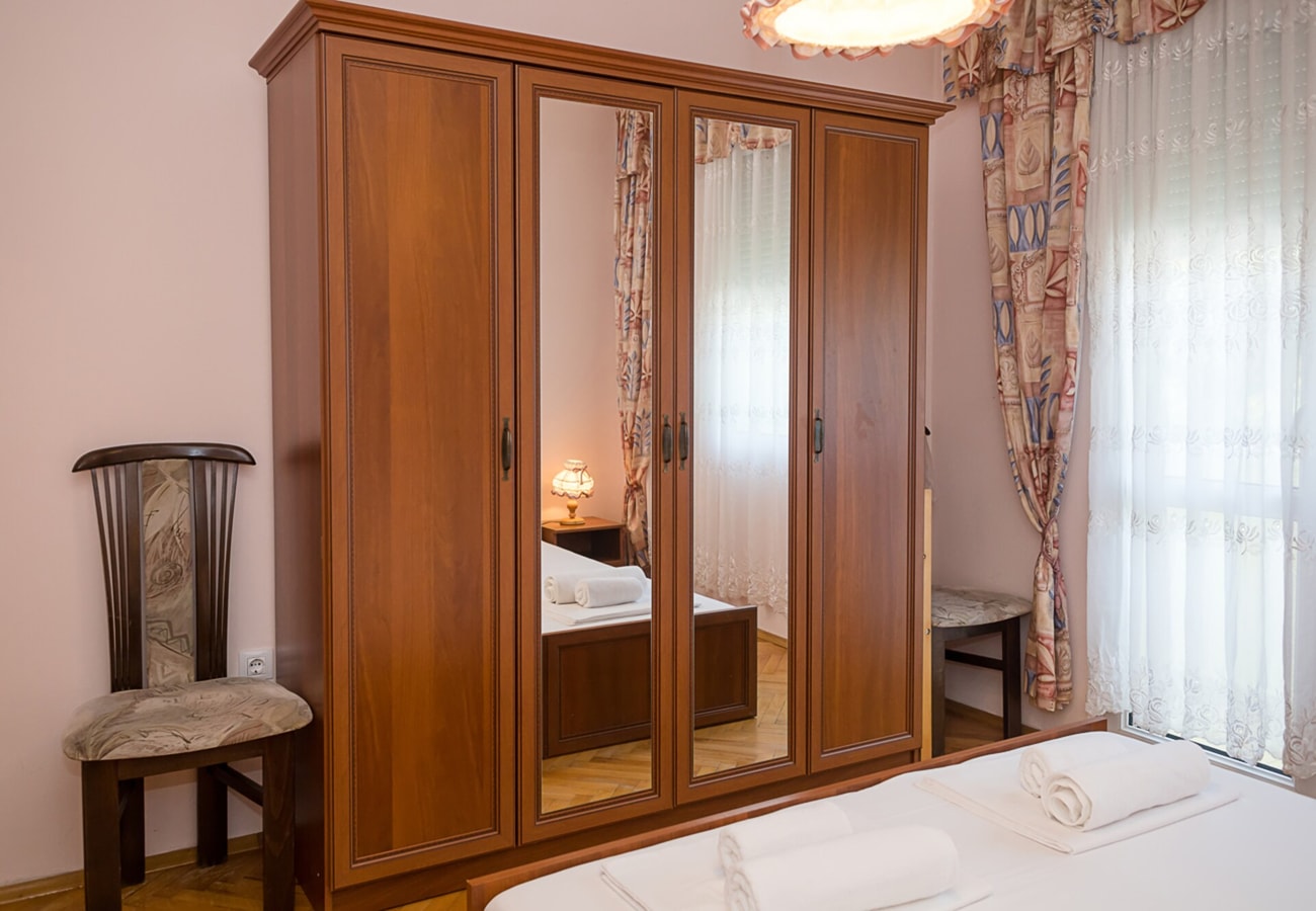 Sunny 2-Bedroom Flat near Sea Garden|Chayka, Varna 16 Flat Manager Booking