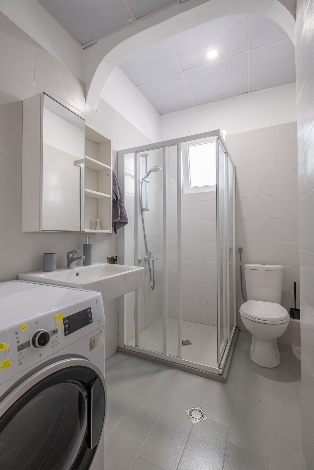 Spacious 2BR Flat with Terrace 16 Flat Manager Booking