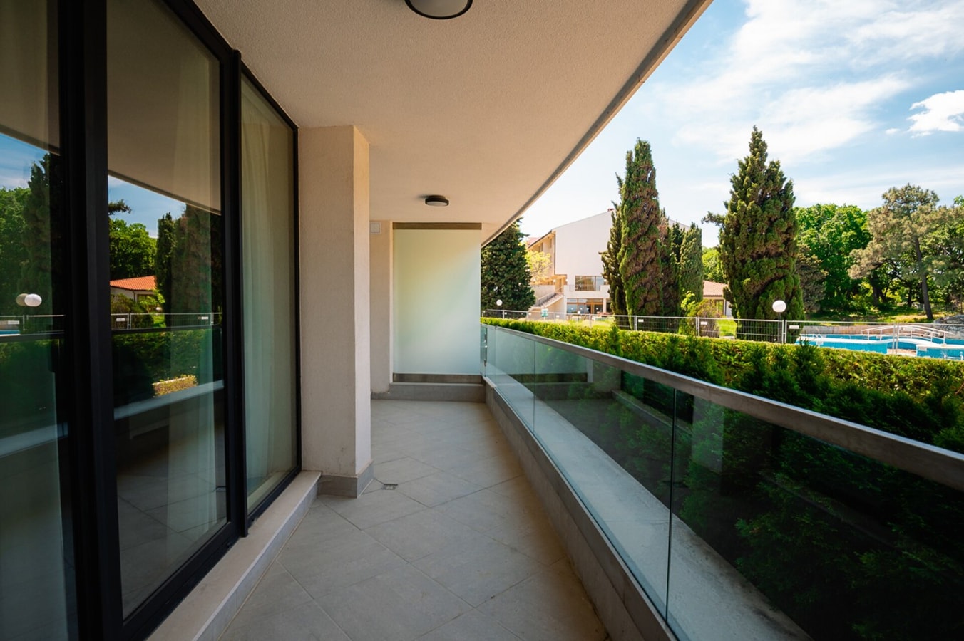 Stylish 1BD Apartment in St Constantine and Helena 17 Flat Manager Booking