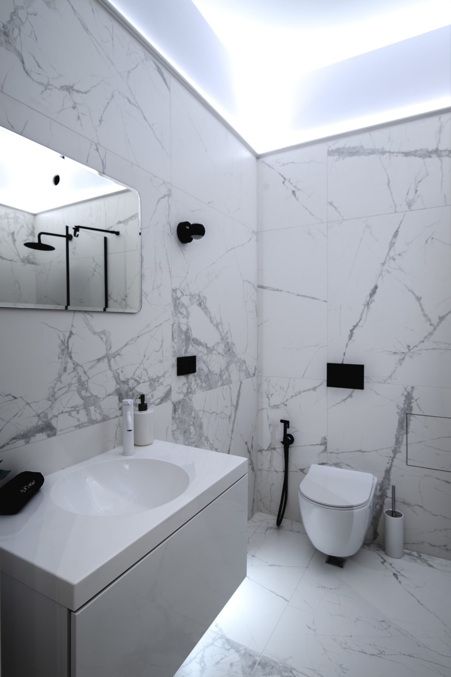 Exquisite Penthouse: Luxe Living with City Views 35 Flat Manager Booking