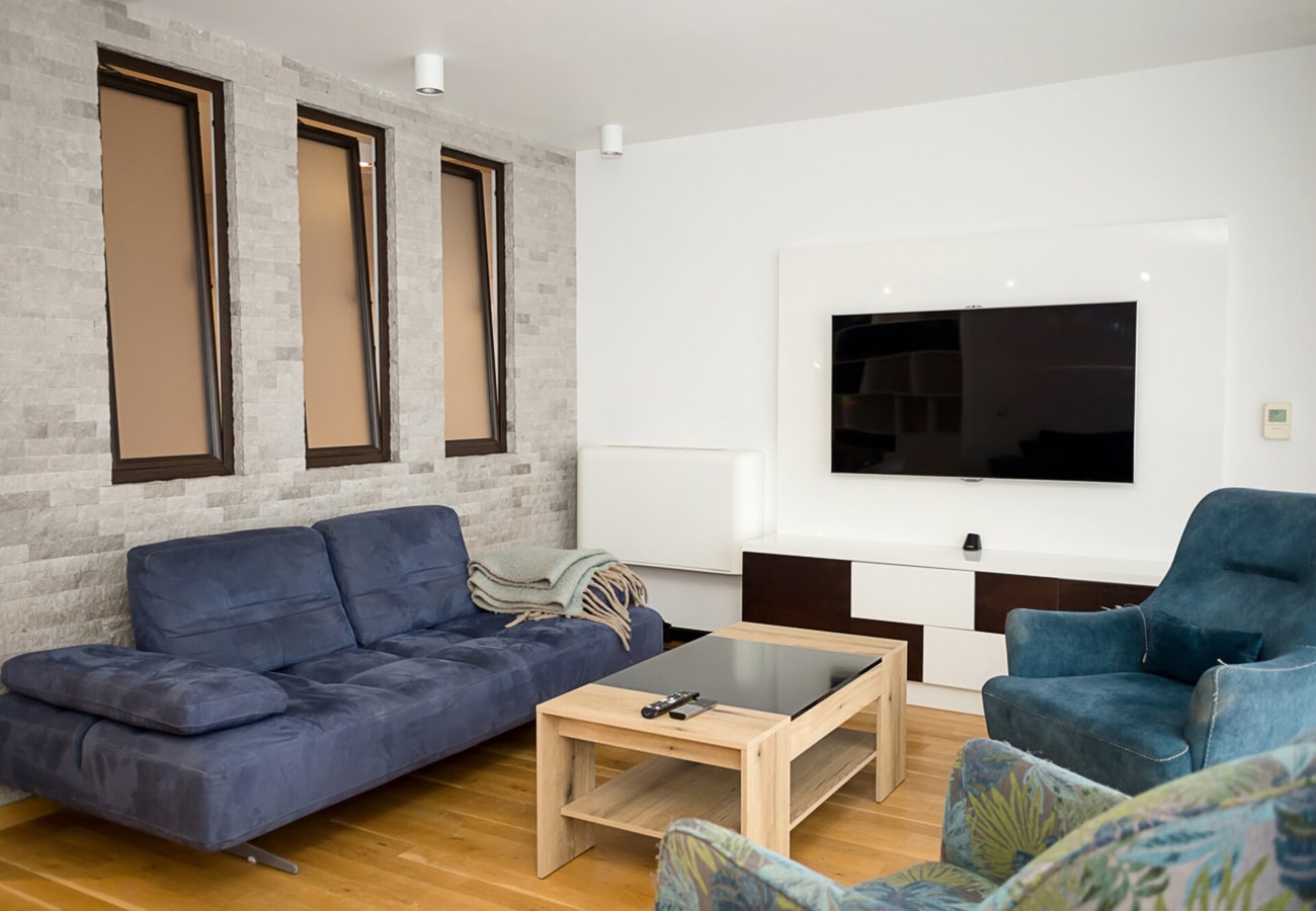 Modern Elegance in Varna – Spacious 3-Bedroom Home Flat Manager Booking