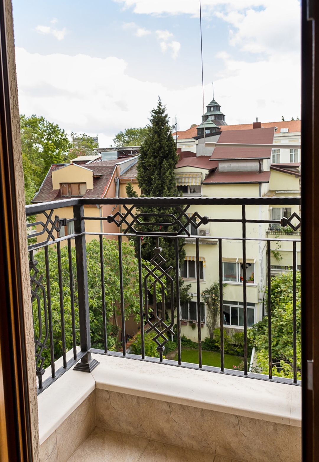 Stylish 1BR Steps from Sea Garden | Central Varna 21 Flat Manager Booking