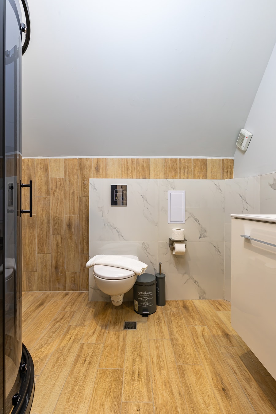 Central Apartments with Garden view - Apt No. 8 3 Flat Manager Booking