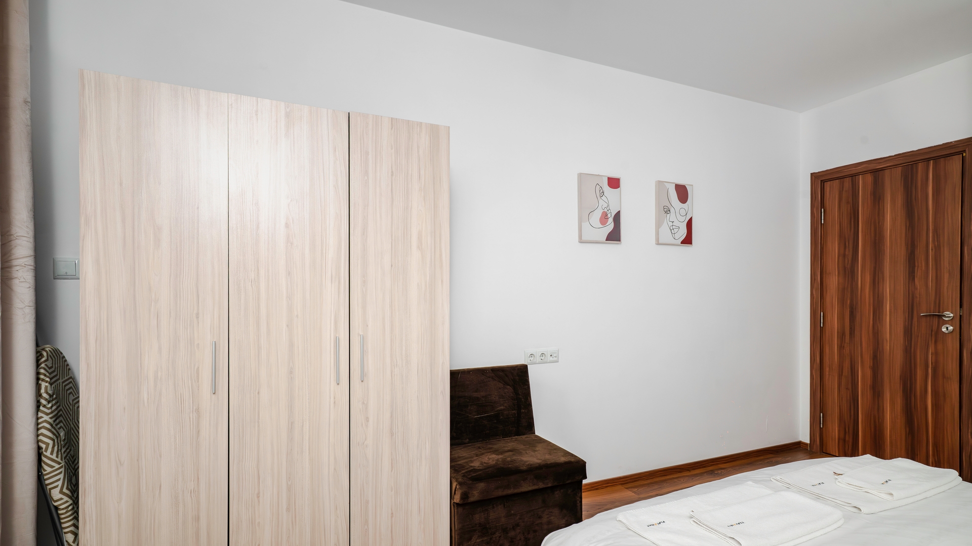 Terra Vibes ~ Central 1BD with balcony 14 Flat Manager Booking