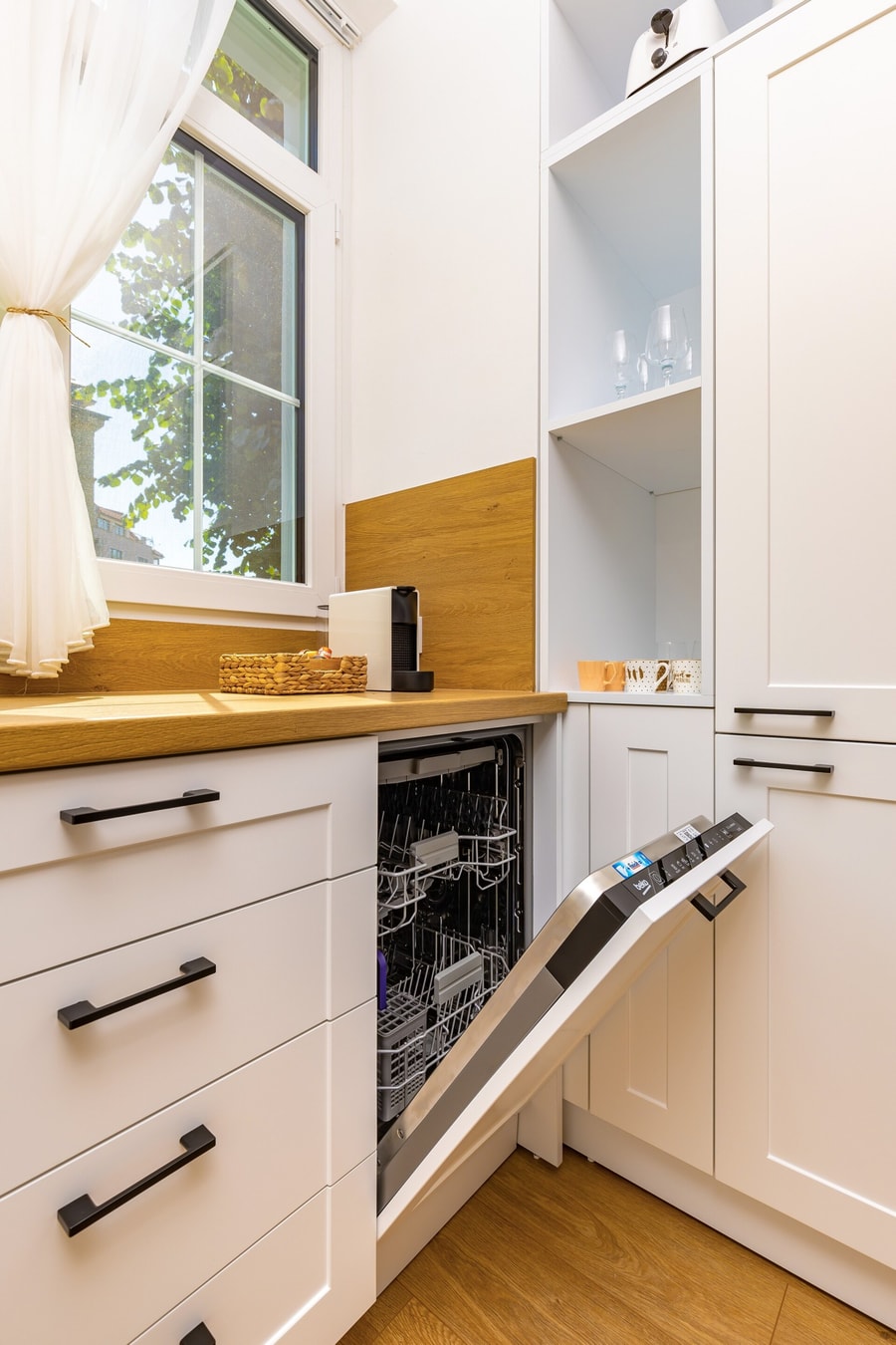 White&Grey Two 1-BD Apartments 19 Flat Manager Booking