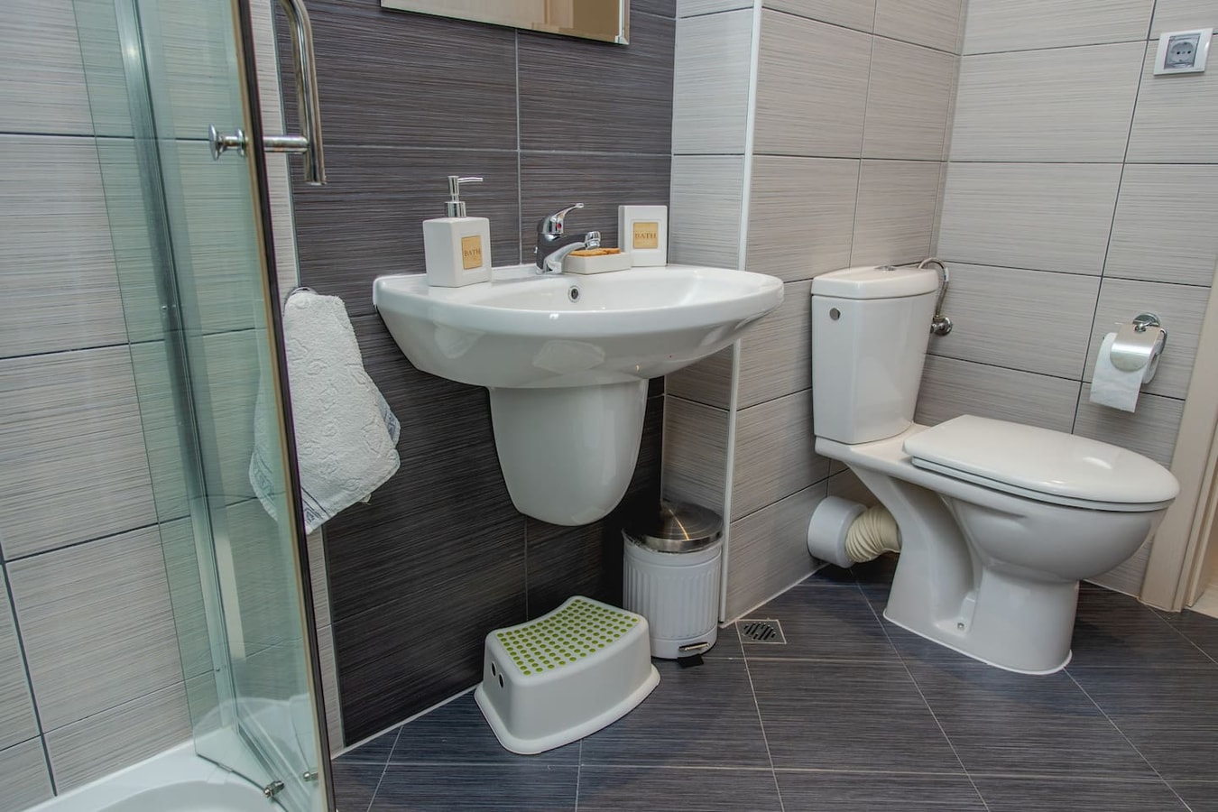 Lovely 3BD flat with PARKING and SEA VIEW 36 Flat Manager Booking