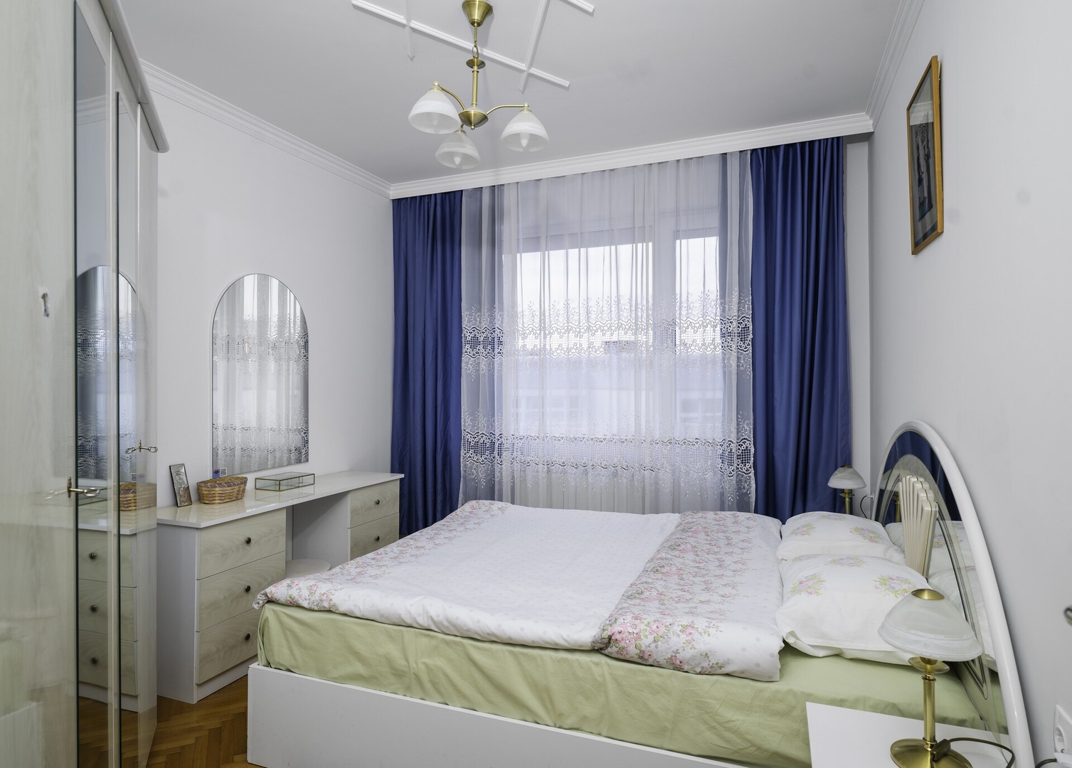 Cozy 2BD Apartment close to South Park 13 Flat Manager Booking