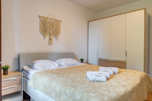Forest Harmony 1BD with Balcony & Parking 6 Flat Manager Booking