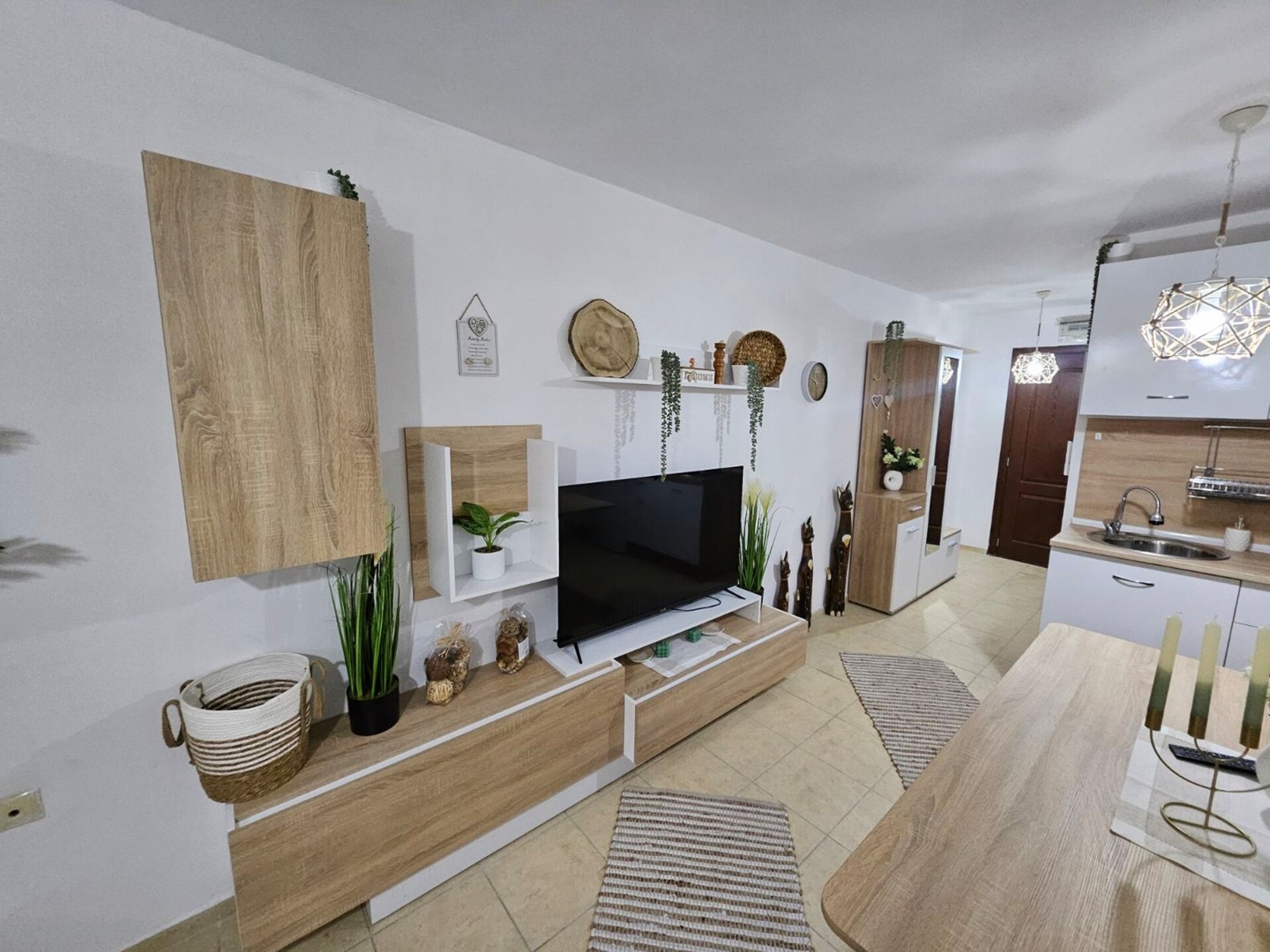 Tropical Chic Studio for Two – Ground Floor Escape 2 Flat Manager Booking