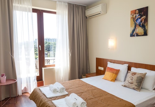 Beachfront Bliss-1BR Sea View Flat in Golden Sands 2 Flat Manager Booking
