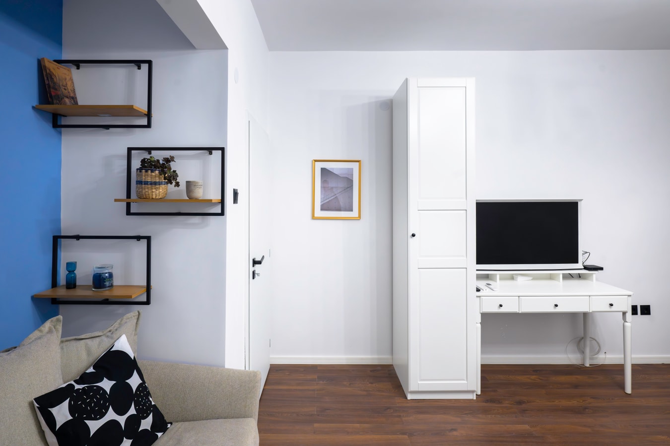 Your Home in Sofia - Cute and Central Apartment 3 Flat Manager Booking