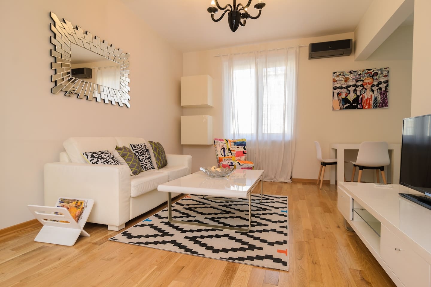 "Rise and Shine" Sofia Luxury Apartment Flat Manager Booking