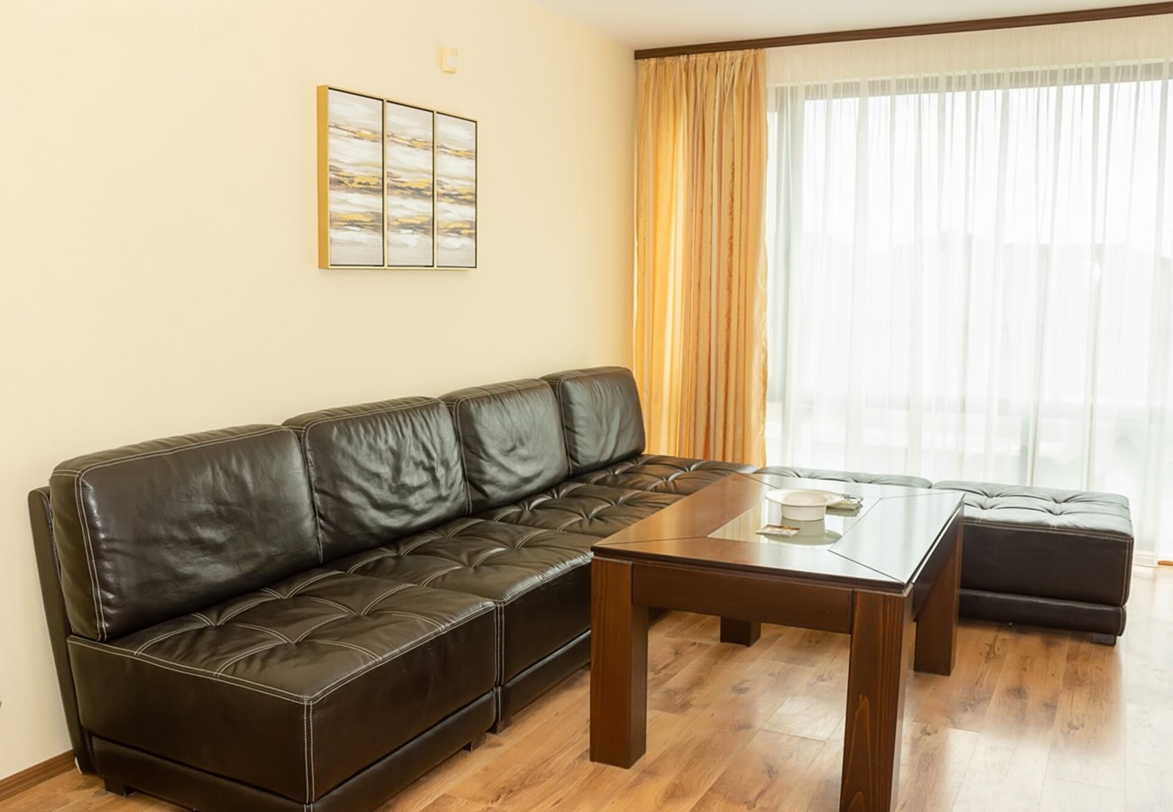 Cozy 1BD Apartment with a Spacious Terrace 8 Flat Manager Booking