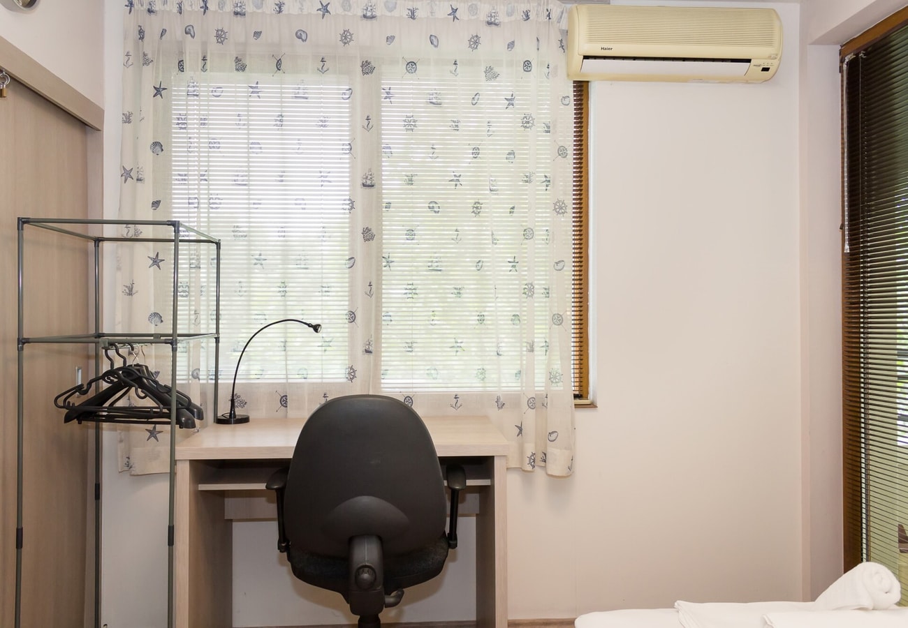 Modern Comfort in Central Varna with WorkSpace 4 Flat Manager Booking